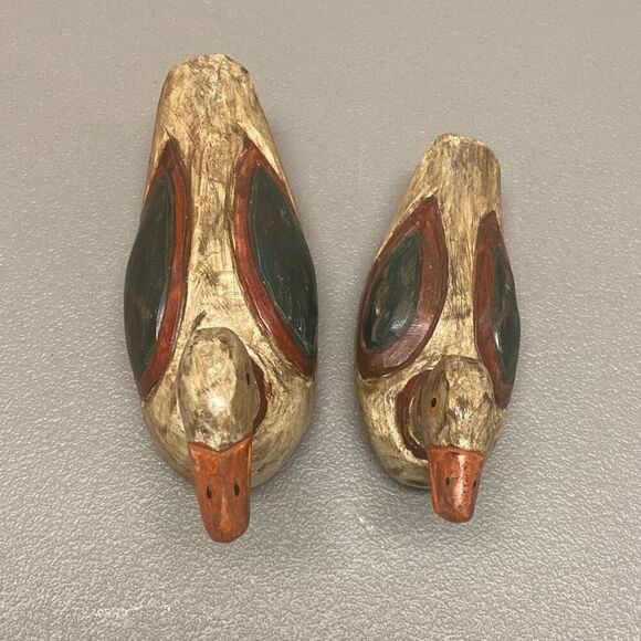 Vintage 1980s Duck Decoy Pair Hand Carved Hand Painted Solid Wood 8” and 6” - Picture 5 of 9